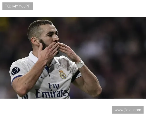 本泽马18年生涯全景：从里昂天才到皇马旗帜